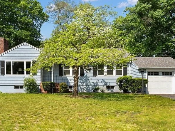 97 Greenwood St, Wakefield, MA 01880