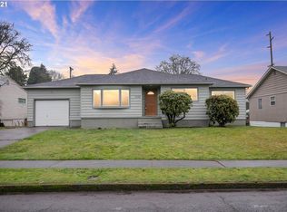 1525 Windsor Dr, Gladstone, OR 97027