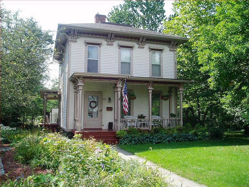 1st image of 302 Oak St