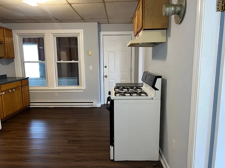 19-27 Granite St — Photo 3