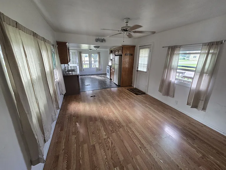 112 N Maple St — Photo 9