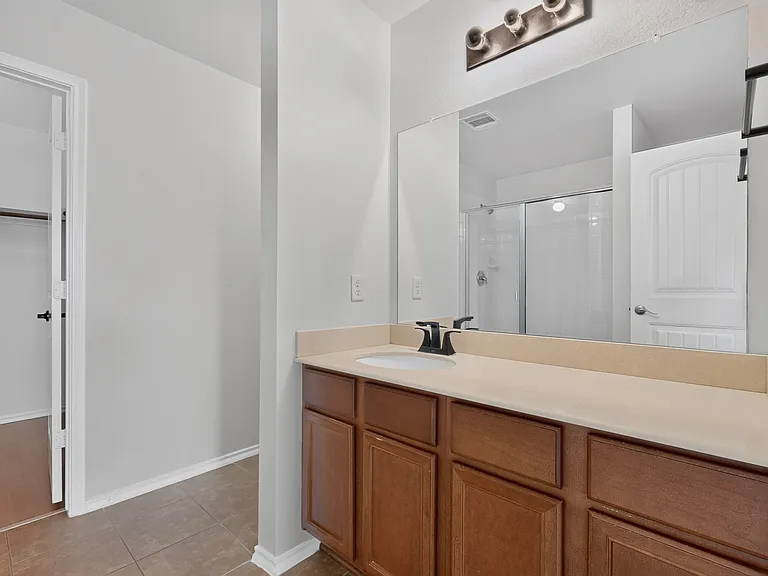 2123 Meadow View Dr — Photo 24