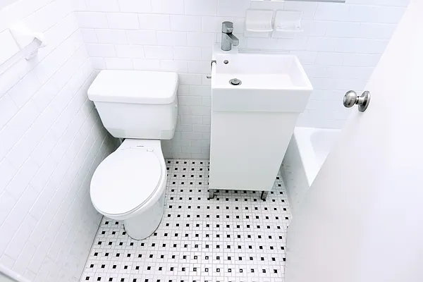 Rented by Voro, LLC | media 18