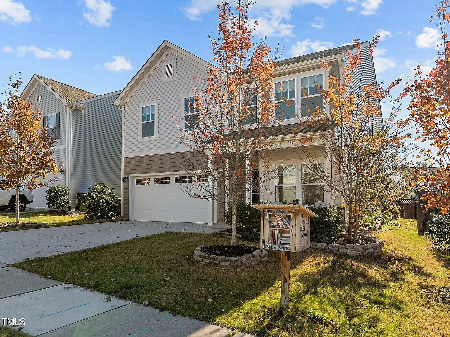 205 Michelangelo Pl — Photo 2