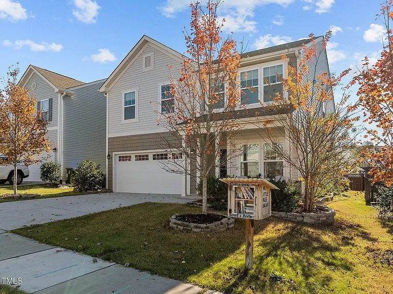 205 Michelangelo Pl — Photo 2