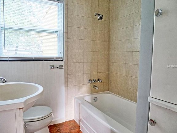 5th image of 306 E Hydrangia St