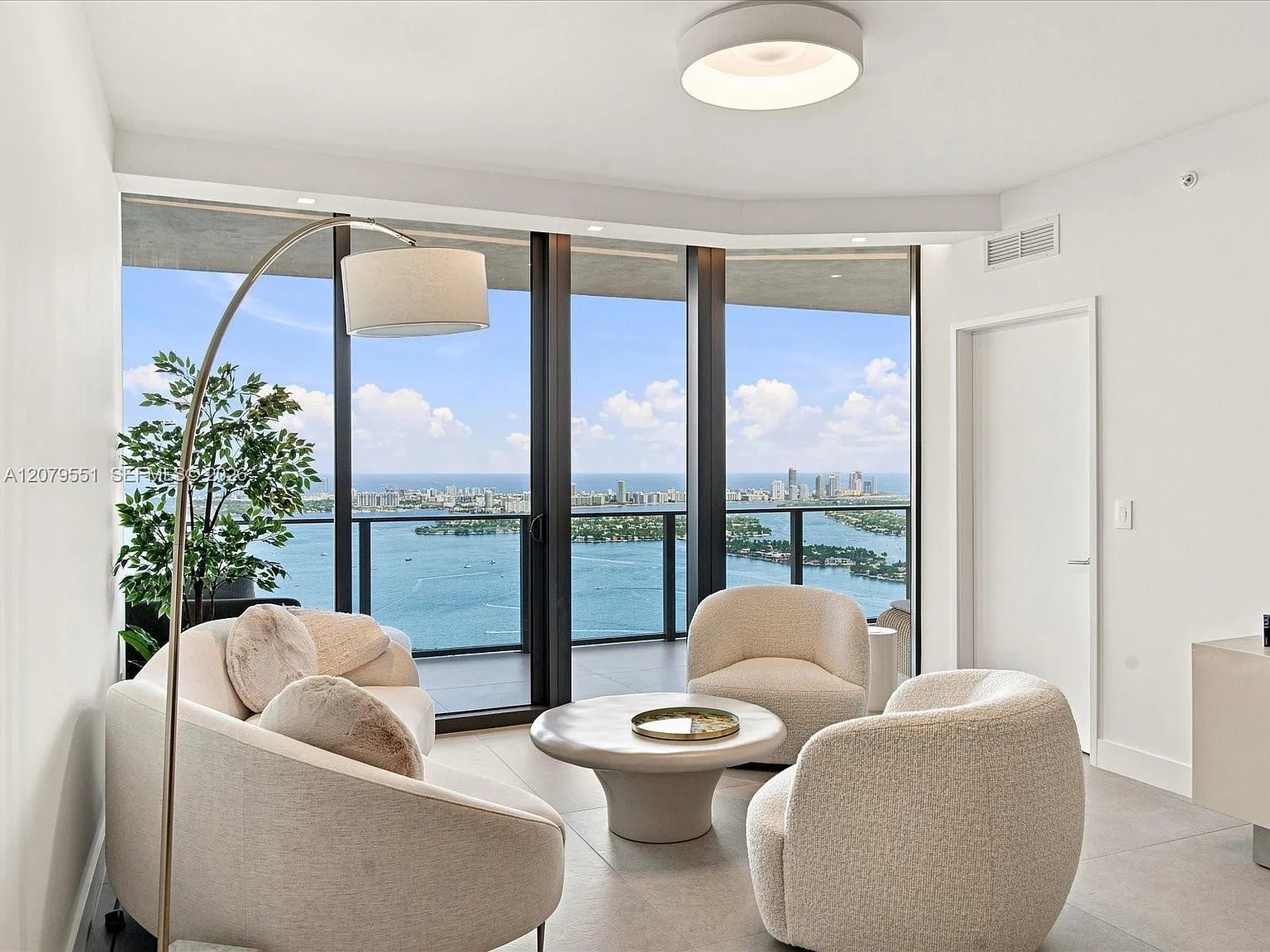 Aria Reserve South Condo — Photo 1