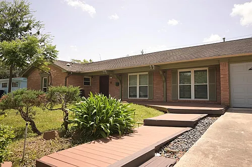 9810 Cliffwood Dr Photo 1