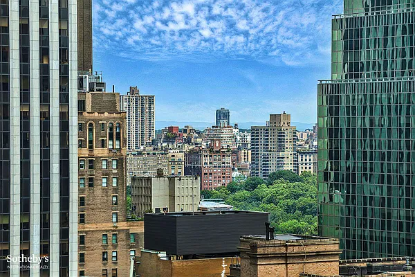 Sold by Sotheby's International Realty | media 8