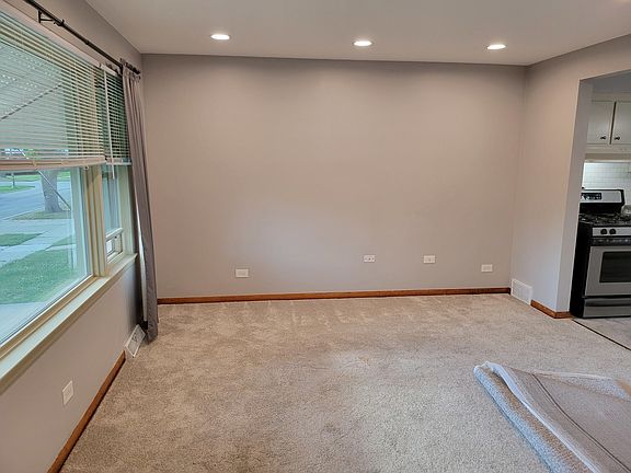 3rd image of 3213 Cuyler Ave