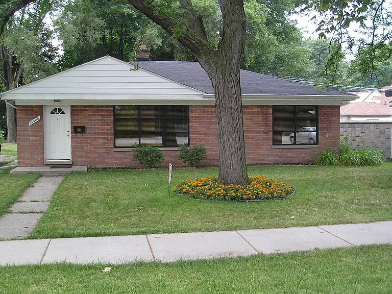 25525 Coolidge Hwy — Photo 1
