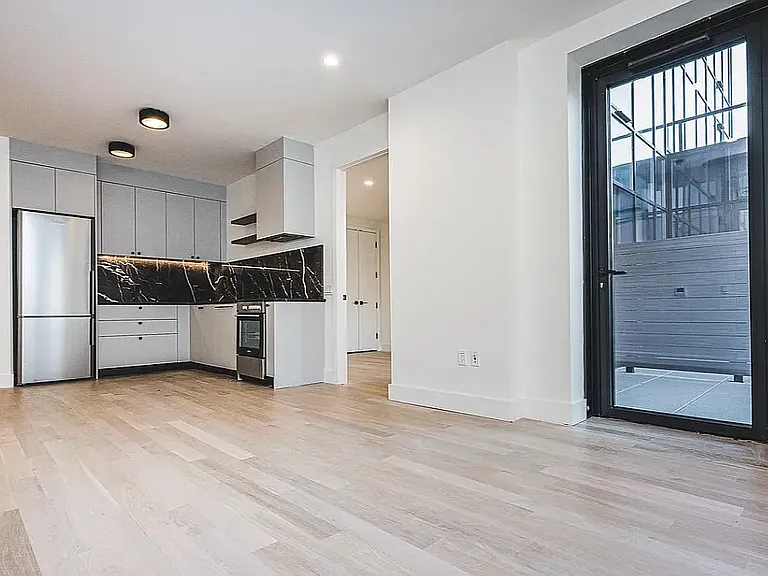 260 Gold St #1008 — Photo 2