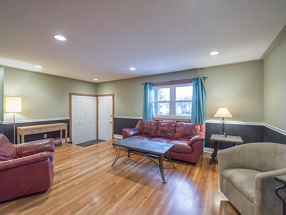 5th image of 2693 Dennis Ln