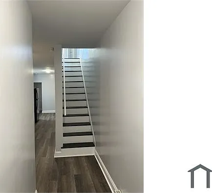 5 bed, 1400 sqft, $2,400 — Photo 3