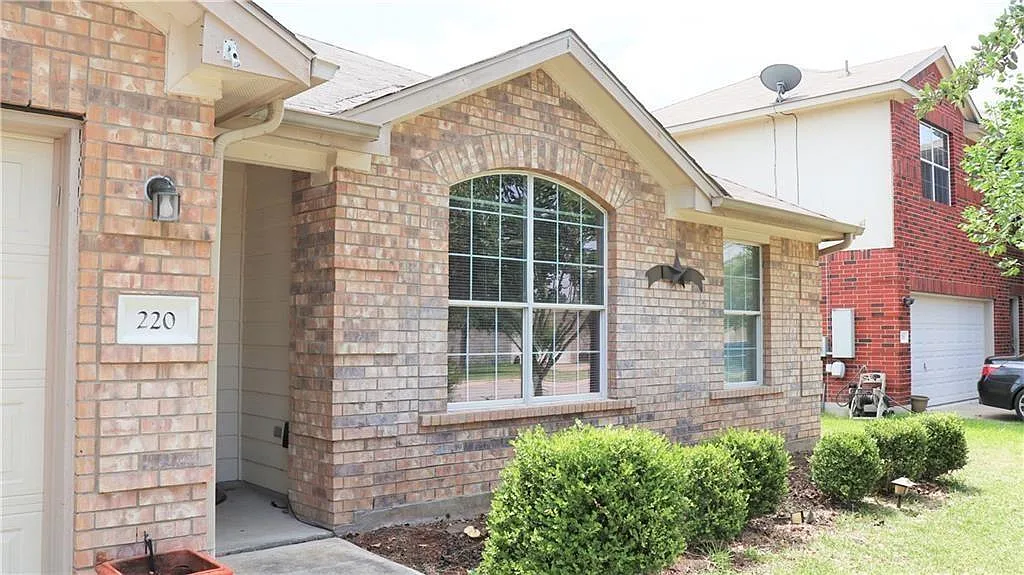 3 bed, 1681 sqft, $1,950 — Photo 1