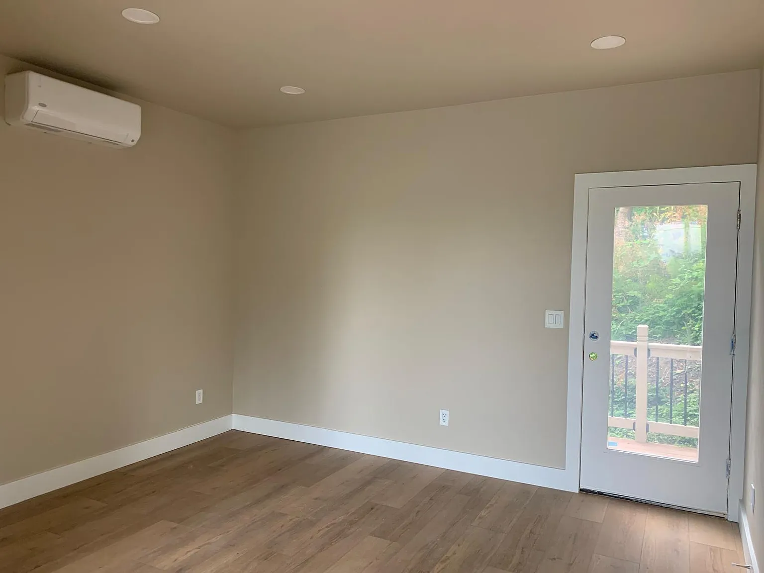 4 bed, 2600 sqft, $5,800 — Photo 3