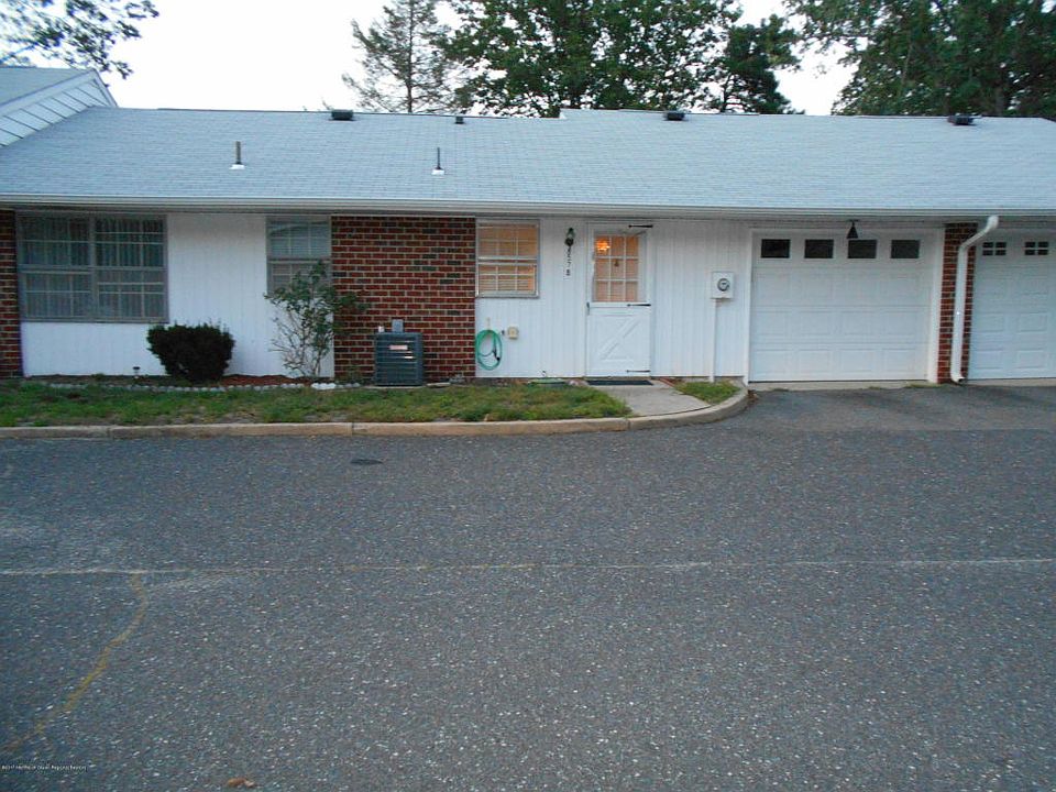 1st image of 857B Thornhill Ct