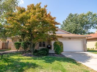 1892 Beham Dr, Mayfield Heights, OH 44124