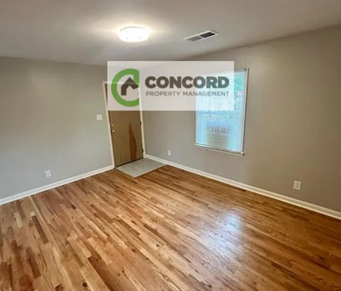 421 E Hendrix St #B — Photo 3