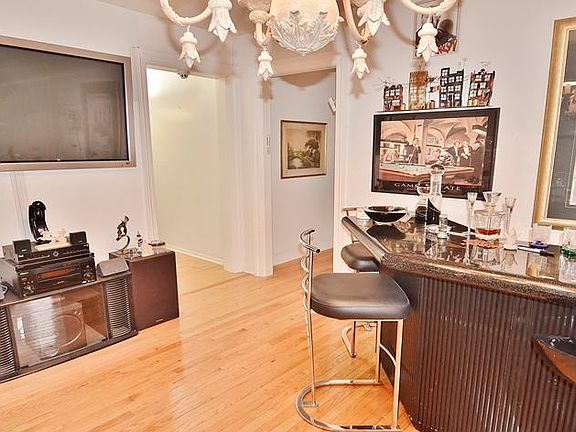 2nd image of 573 Isham St APT 26