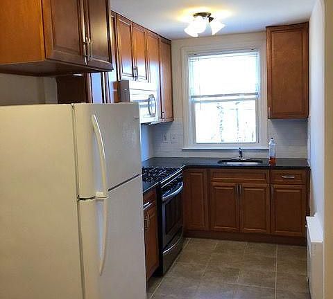 2nd image of 835 Windermere Ave Floor 1