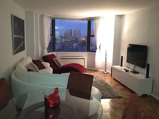 Rented by Luxury Property Group | media 10