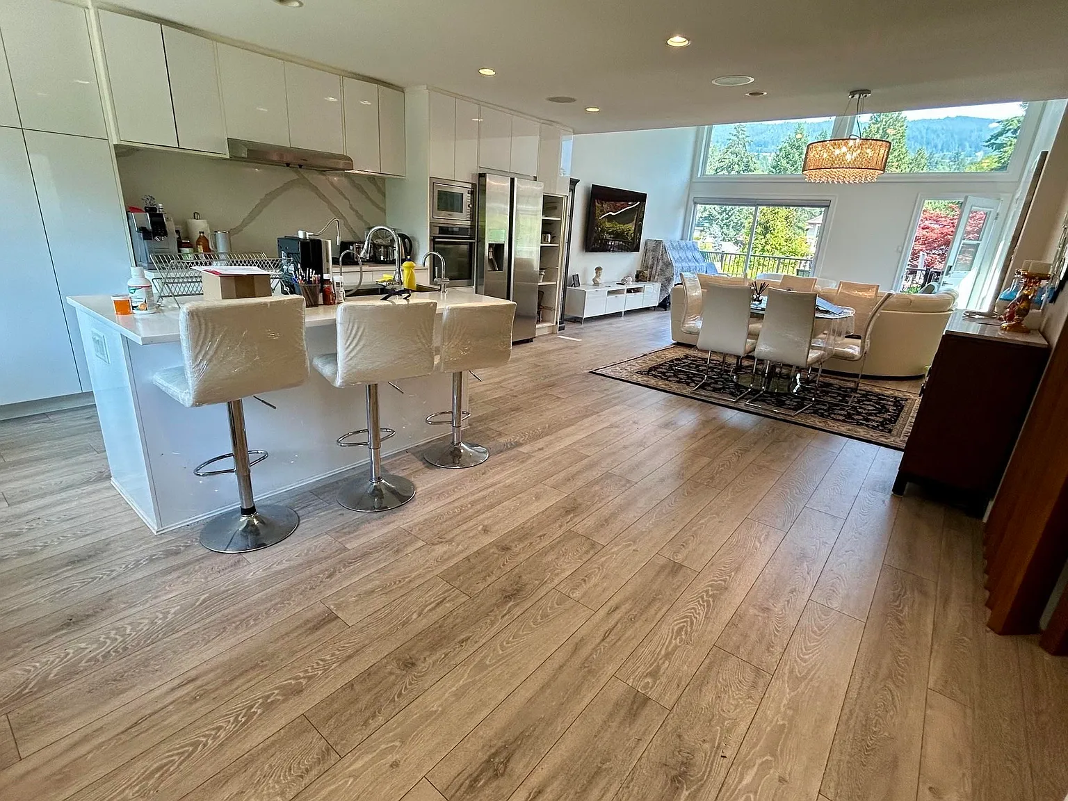 3 bed, 1300 sqft, $5,990 — Photo 2