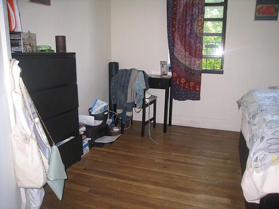 4th image of 3079 33rd St APT 4C
