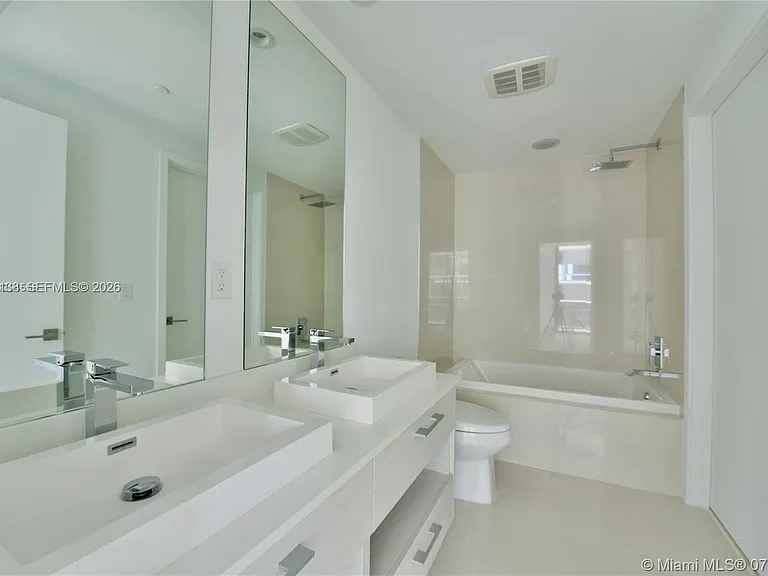 45 SW 9th St #1907 — Photo 7