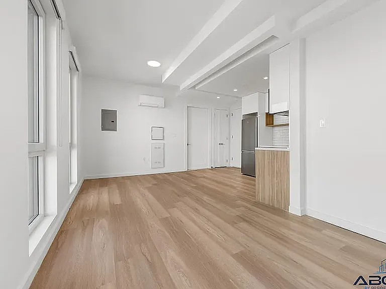 100 Lenox Rd #3J — Photo 2