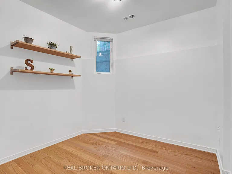 292 London Ter — Photo 20