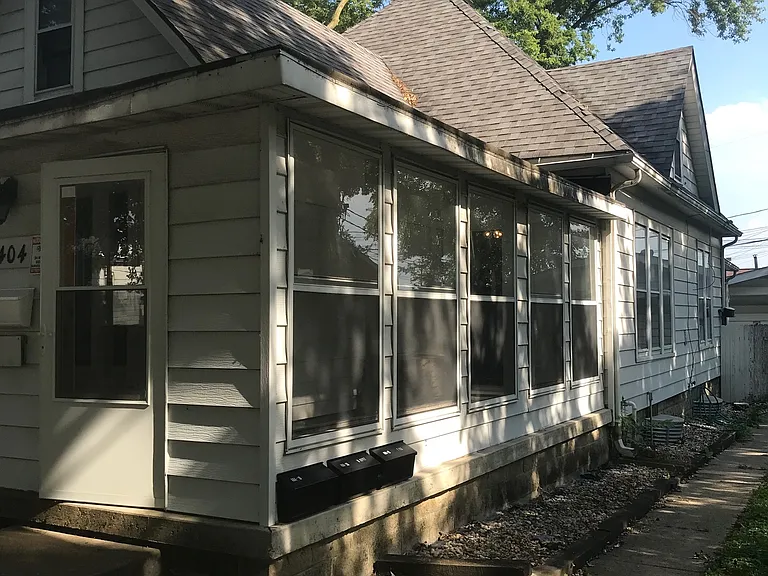 E Elm St — Photo 46