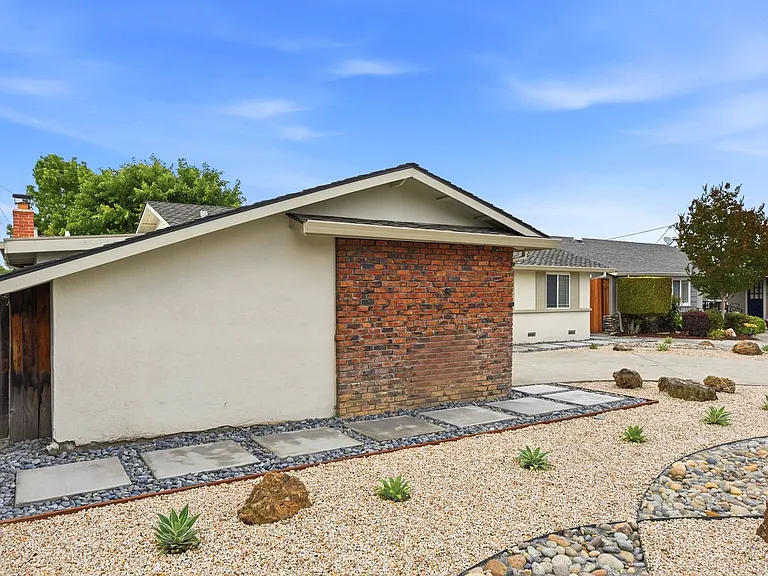 1559 Chambers Dr — Photo 4