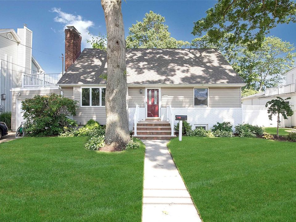 1st image of 215 Pacific St