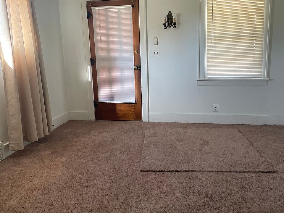 Livingroom 2993 S. Edsel Street