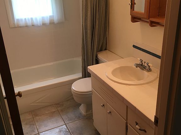 upstairs full bathroom