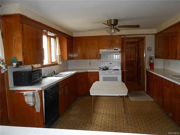 3rd image of 12890 Deerfield Dr