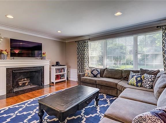 3rd image of 1445 Andrew Dr