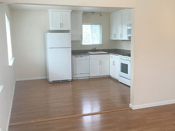 3rd image of 1735 Wharf Rd APT D