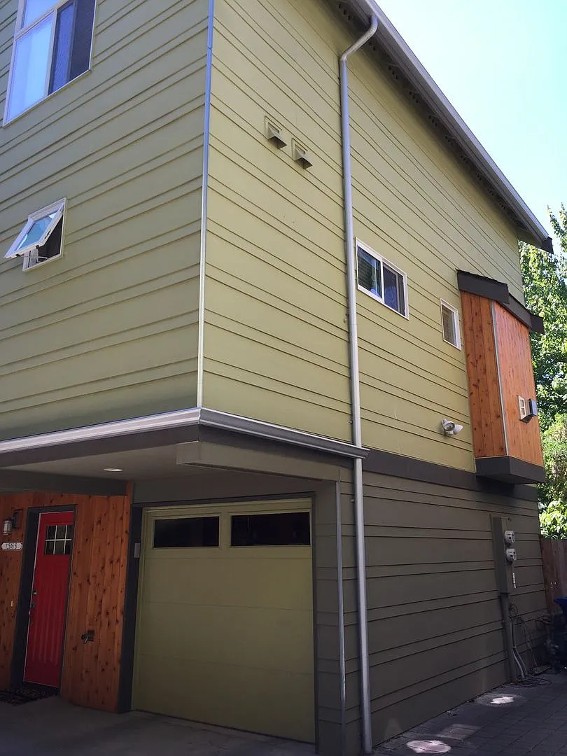 Nice 2-bed, 2.5-bath townhouse in Seattle for rent! — Photo 1