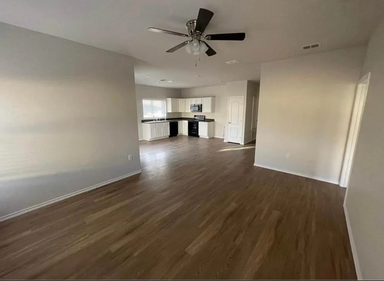 4 bed, 1582 sqft, $2,100 — Photo 3