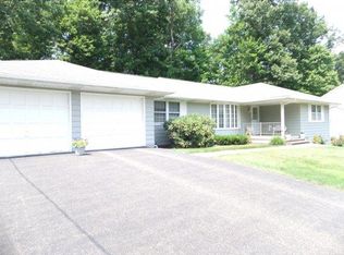 19 Nottingham Dr, Endicott, NY 13760