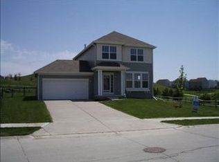 2113 Lakewood Dr, Papillion, NE 68046