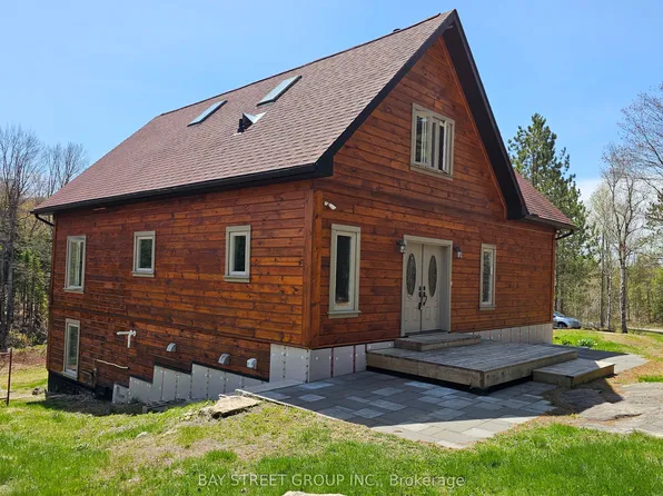 1032 Spring Lake Rd, Bracebridge, ON P1L 1X1