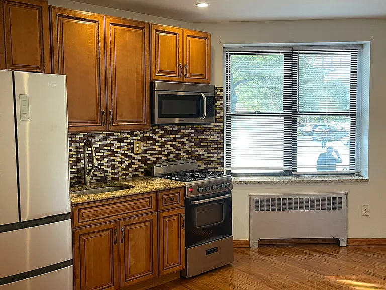 1056 Saint Nicholas Ave #1J — Photo 11