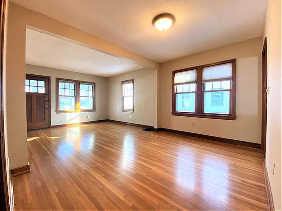 5th image of 419 Cretin Ave S