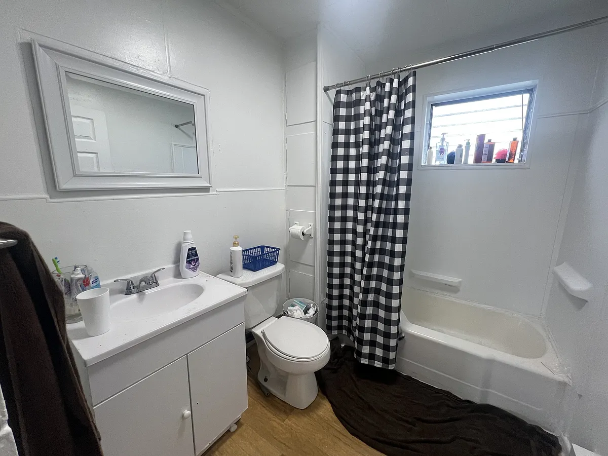 Building Photo - 405 Forest Ave #A
