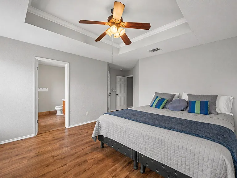 3800 Hickox Dr — Photo 16