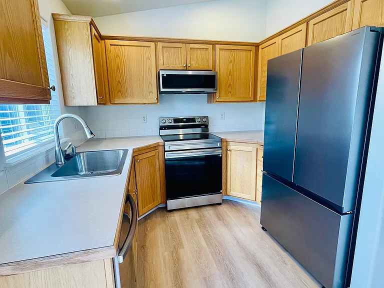 3144 S Virginia Ave — Photo 1