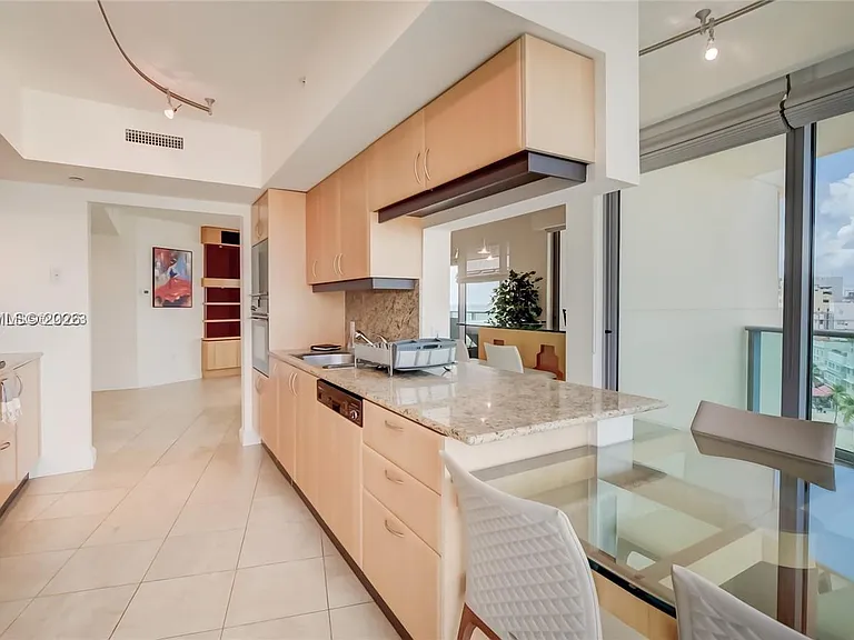 1455 Ocean Dr #902 — Photo 13